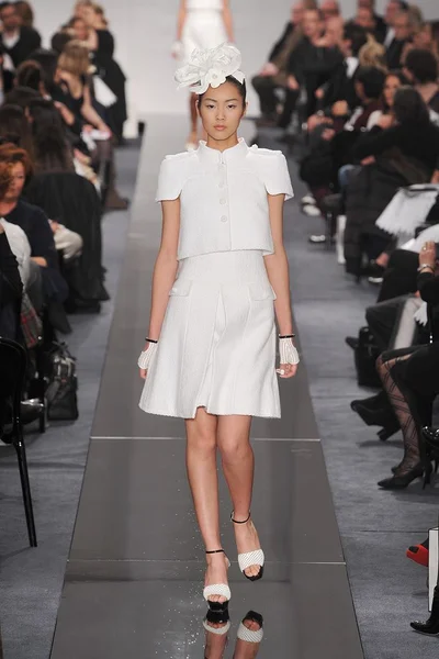 Look 10